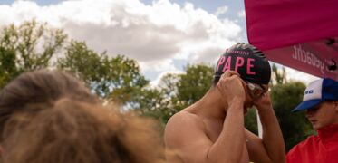 Schwimmer mit der Pape Badekappe