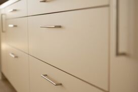 Cremeweiße Küchenfronten in der Flakowski Residenz